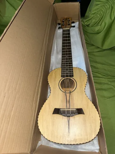 Vende-se Ukulele novo original