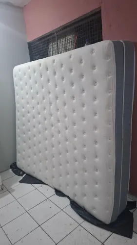 Colchão King Size Simmons Platinum Excellence (Molas Ensacadas) - Impecável