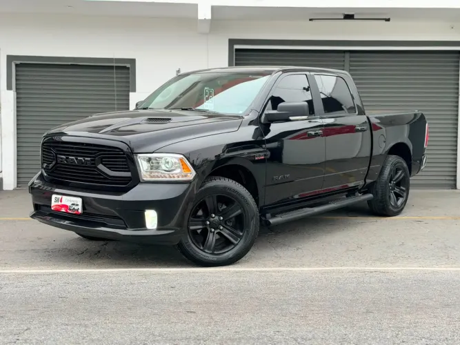 Ram Classic Laramie Night Edition 5.7 V8 16V Gasolina 4X4 Aut. 2022