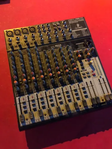 Mesa de som Behringer XENYX X1622USB