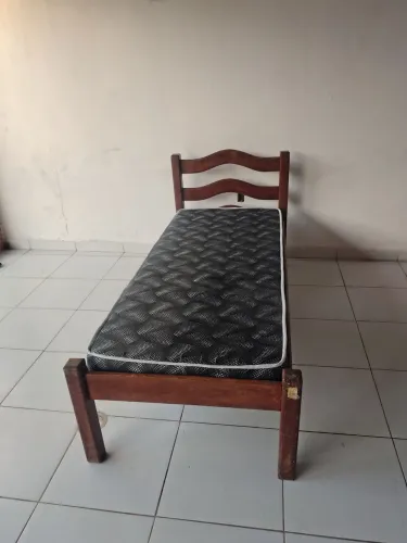 Cama de solteiro com colchão novo