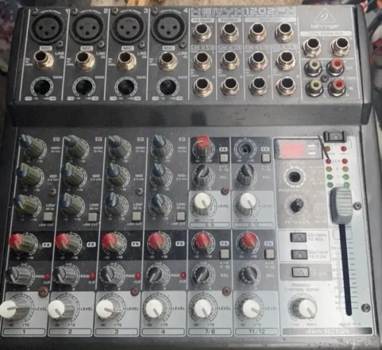 Mesa de som Behringer xenyx 1202