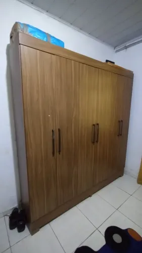 Guarda-roupa 6 portas em madeira