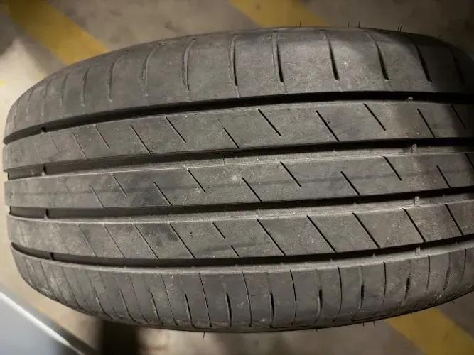 Pneus 205/55/17 Goodyear em excelente estado