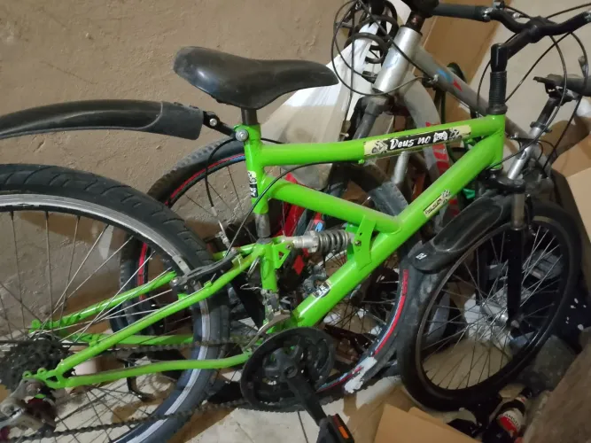 Vendo uma bicicleta 