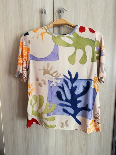 Camiseta de malha colorida