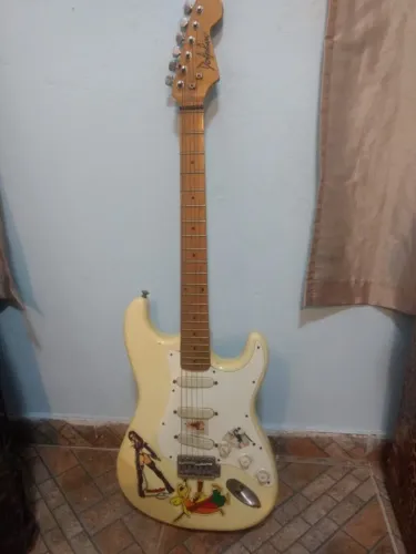 GUITARRA DOLPHIN MODELO STRATOCASTER - BRAÇO DE MADEIRA SÓLIDA