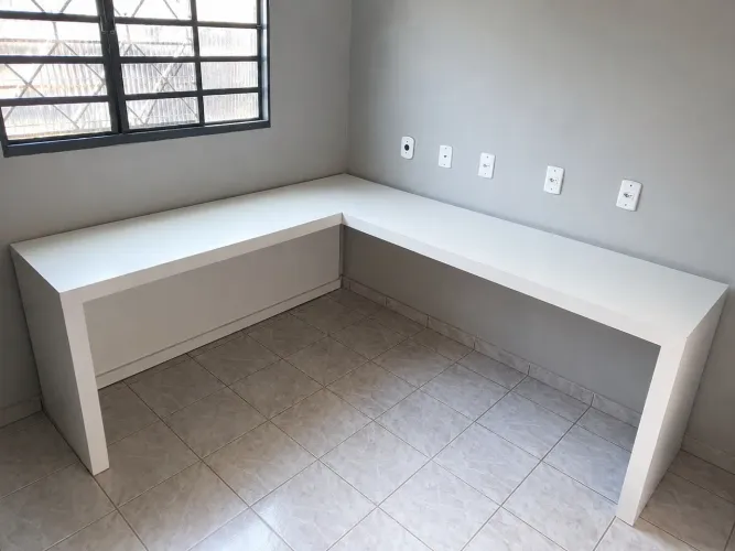 Mesa em L branca para escritório ou quarto