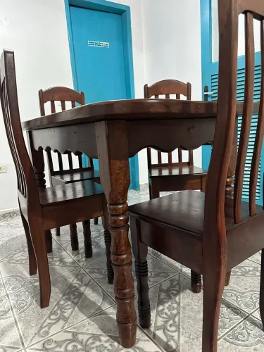 Mesa de madeira maciça em IPÊ