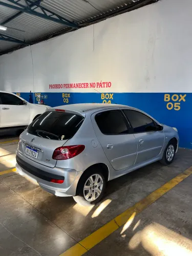 Peugeot 207 XR 1.4 Flex 8V 5P 2010