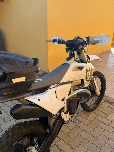 HUSQ 300 PRO APENAS 8 HORAS