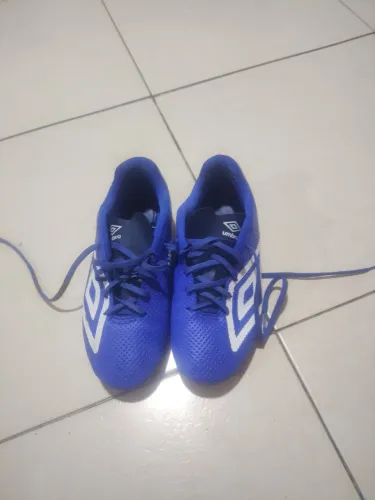 Chuteira umbro n39 (CAMPO)