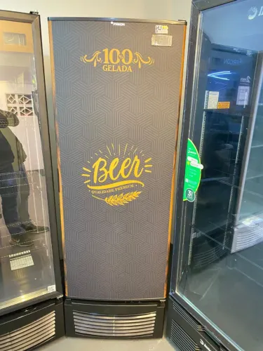 NZ. Cervejeira porta sólida 569 litros FRICON