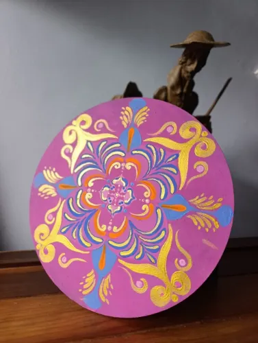 Mandala roxa "Abundância" - artesanato feito à mão - 30 cm