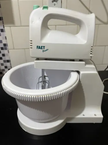Batedeira branca FAET