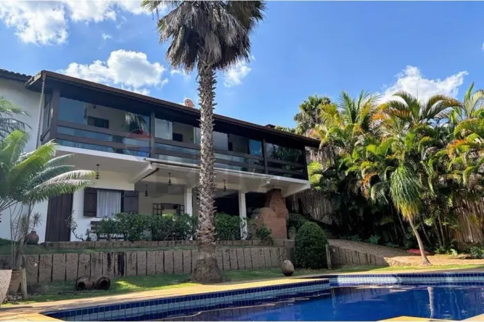 Condomínio de Luxo em Itupeva: Piscina e Jardim!