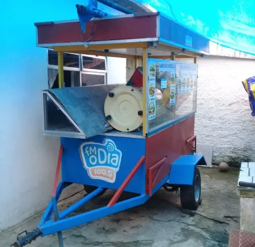 Vendo um trailer self-service, pronto para trabalhar