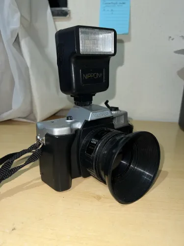 Câmera Analógica Yashica com Flash Nippon - Vintage