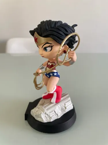 Mulher maravilha miniatura Minico liga da justiça