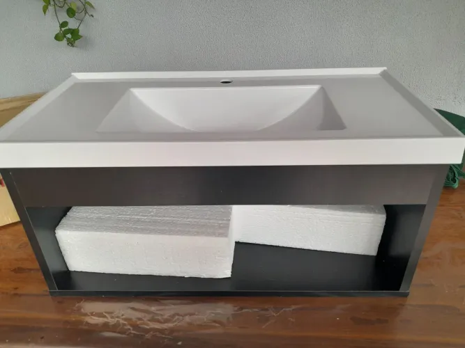 Vendo um armário para banheiro novo valor 200 reais