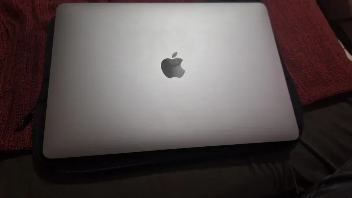 Macbook pro m2 8gb 256