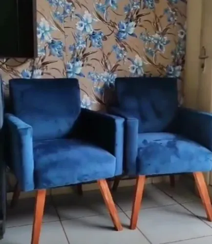 Duas poltronas pronta entrega,preço R$550,contato *