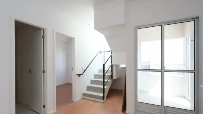 Cobertura Duplex 83m² , três ambientes ? piso interno, piso superior e área externa