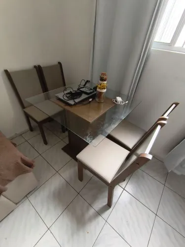 Vendo mesa super conservada 4 lugares