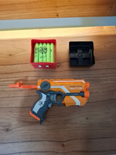 Atirador de dardos Nerf N-Strike elite com dardos