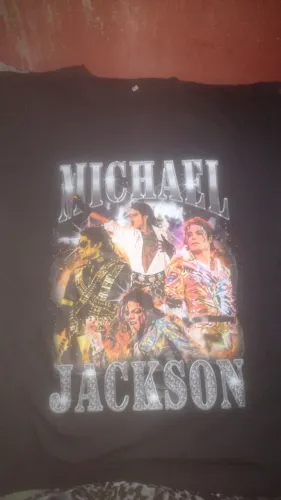 CAMISA DO MICHAEL JACKSON NOVA! Comprada na shopee e nunca usada. Vendo a 38,00