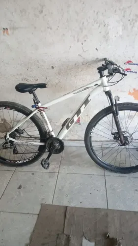 Bicicleta aro 29 semi nova..