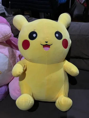 Pelucia pikachu media/gigante