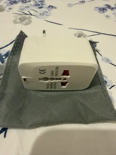 Adaptador universal padrão internacional