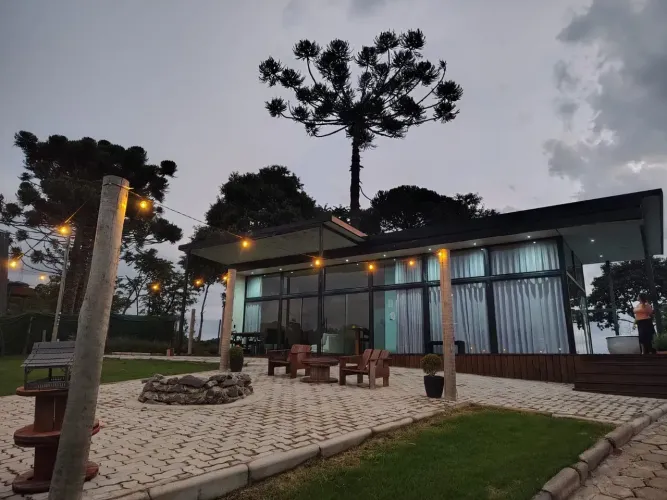Sobrado para venda tem 104 metros quadrados com 1 quarto em Centro - Maria da Fé - MG