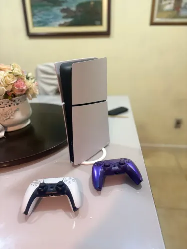 PS5 Slim + 2 Controles DualSense - Excelente Estado