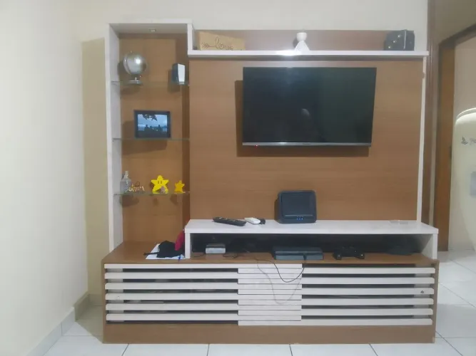Rack com painel embutido