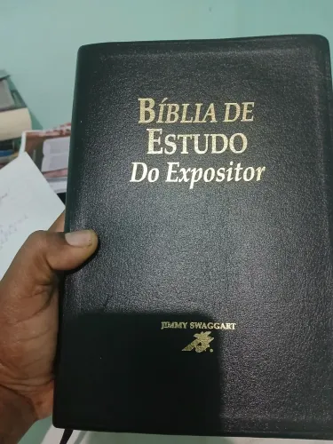 Vendo uma bíblia nova usei pouco 