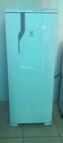 800 Geladeira novinha vender hoje 