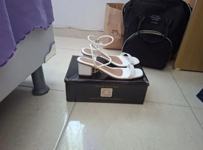 Sandalia feminina off-white