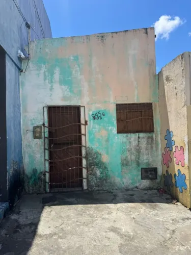 Casa na rua lateral do rede mais 