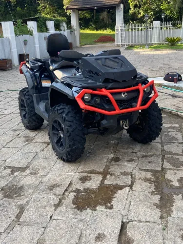 Quadriciclo can am xt 650