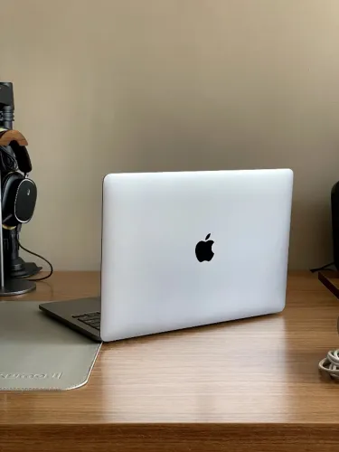 MacBook Pro M1 8GB RAM 512GB SSD - Impecável + Carregador Original + Case em Cour