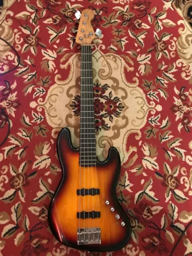 Baixo Squier deluxe 5c