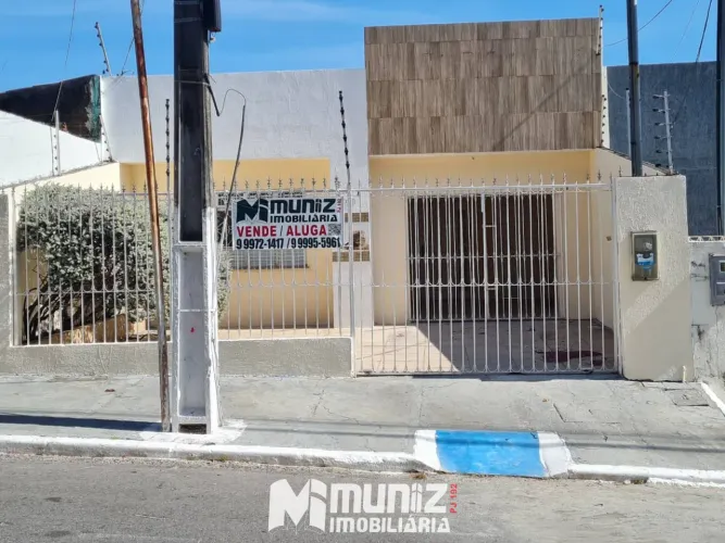 VENDE-SE CASA AV EDEZIO VIEIRA DE MELO - BAIRRO SUÍSSA