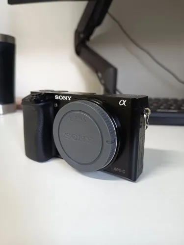 Sony A6000 + Bateria Original + Carregador (Estado Impecável)