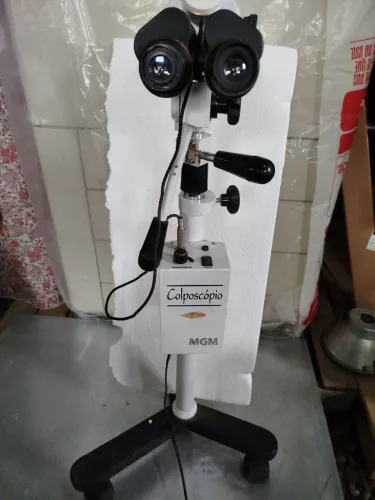 Colposcópio binocular MGM