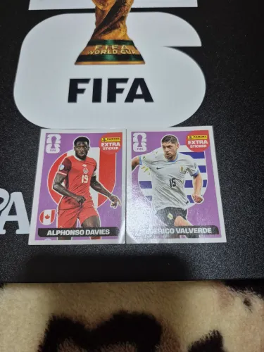 FIGURINHAS LEGEND ALPHONSO DAVIES E FREDERICO VALVERDE - LILAS ( AS DUAS JUNTAS POR R$60
