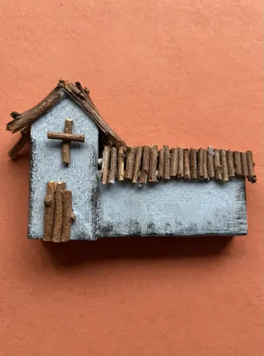 Capelinha rústica de madeira 