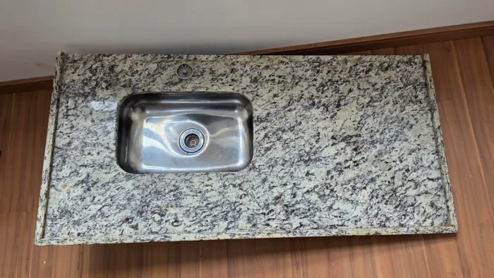 Pia de cozinha 124 x 60 cm.