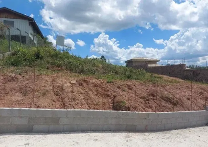 Terreno a venda no Vale Azul